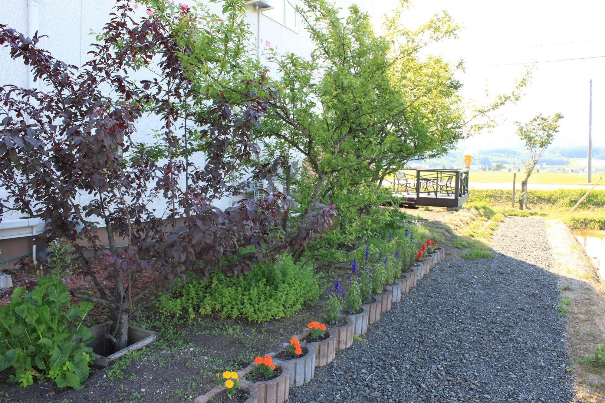 Petit Hotel Blanc Fleur Nakafurano Dış mekan fotoğraf